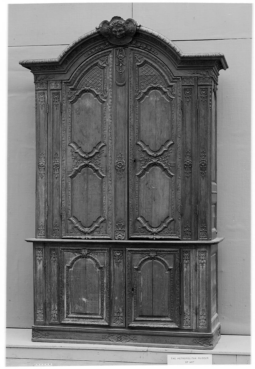 Armoire, Oak?, French 