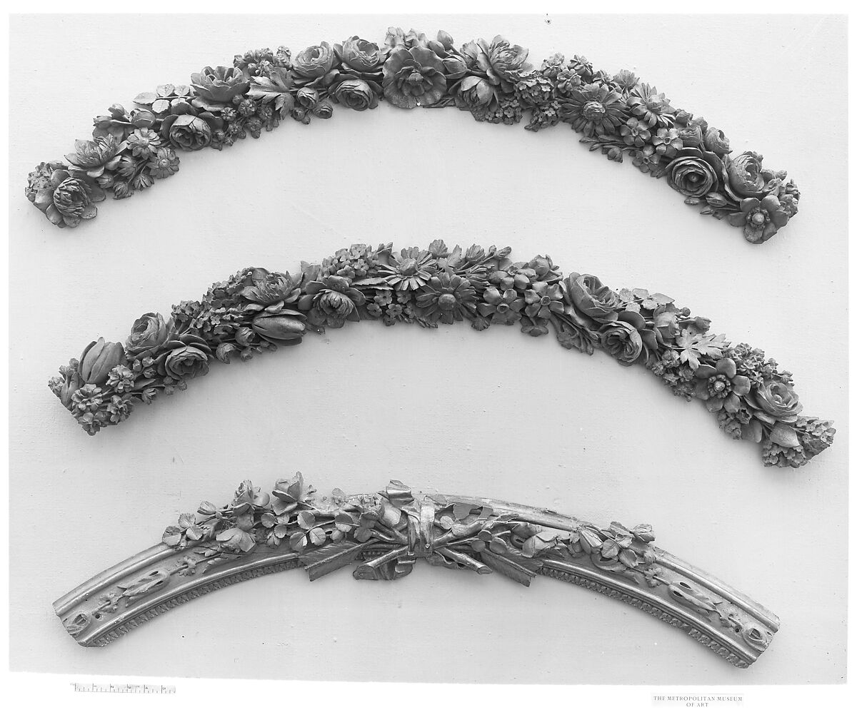 Pair of garlands, Wood, gilt, French