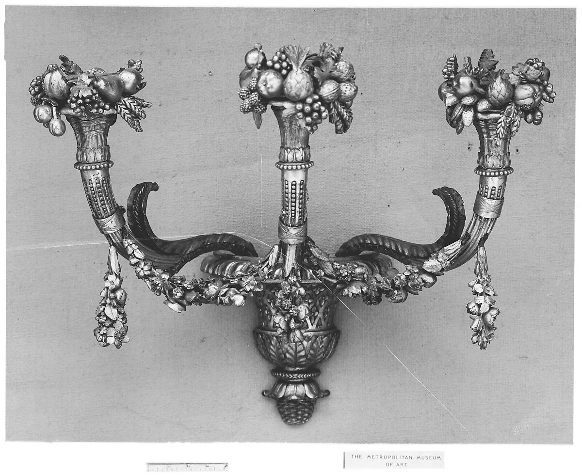 Wall light (candelabre appliqué), Carved and gilded wood, French 