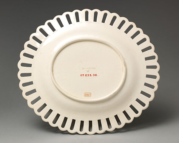 Dish, Josiah Wedgwood and Sons (British, Etruria, Staffordshire, 1759–present), Queensware (lead-glazed pottery), British, Staffordshire