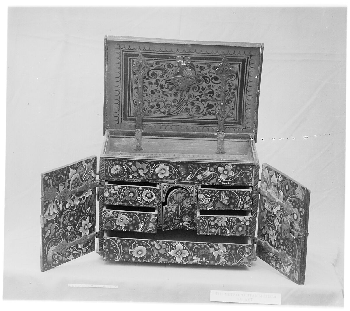Box with the arms of the von Muelinen and von Effinger families of Bern, Wood, painted, Swiss 