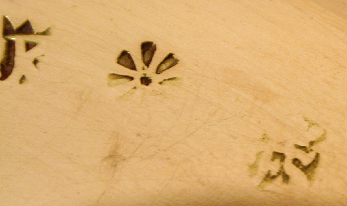 Snuffbox with scene of two maids and cupid at altar of love, Les Frères Souchay (Swiss, active Hanau, by 1764), Gold, enamel, German, Hanau