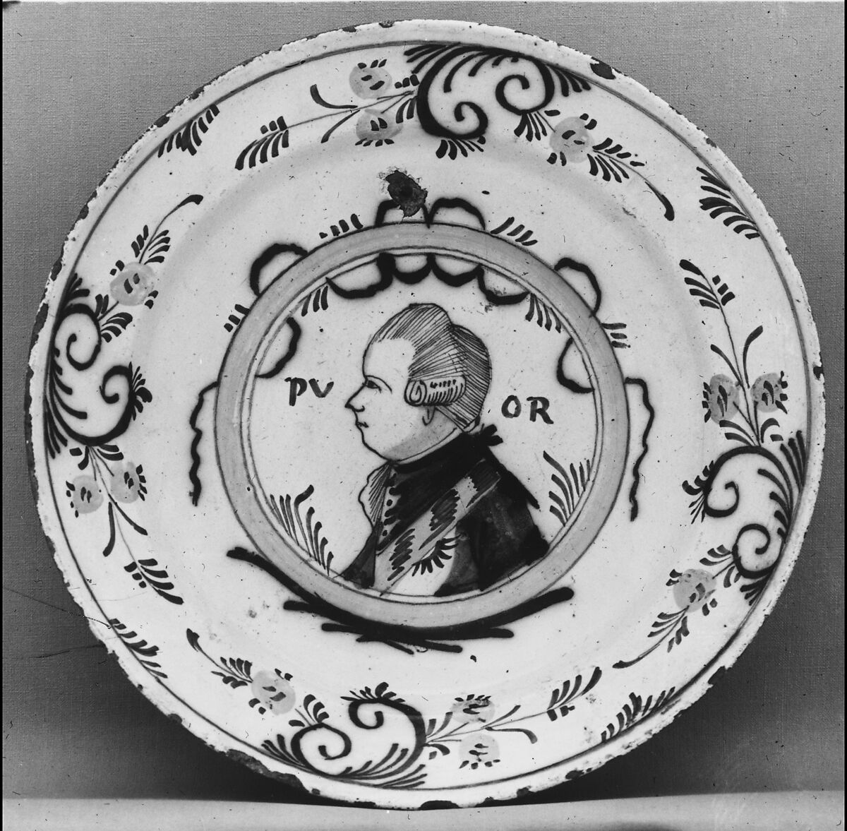 Plate, Tin-glazed earthenware, Dutch, Delft 