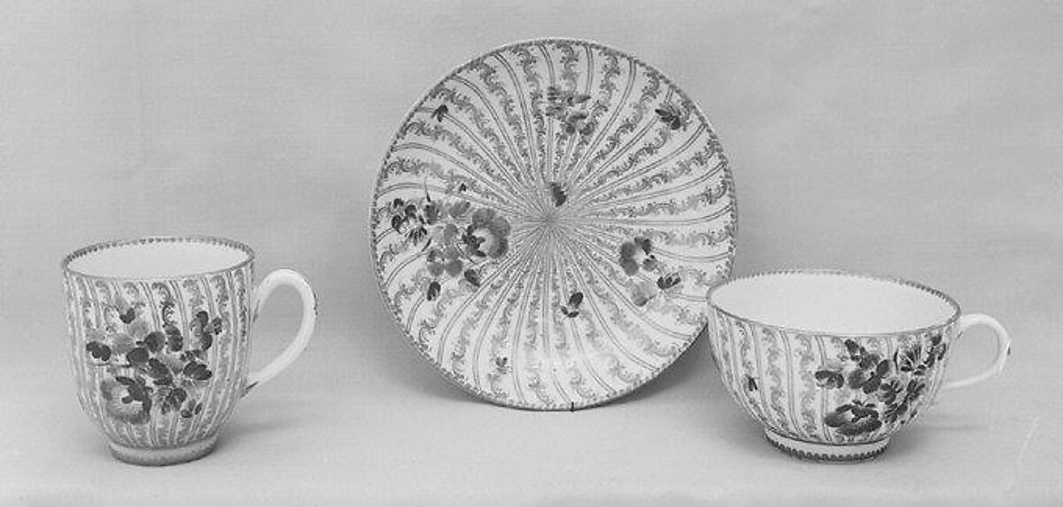 Saucer, Worcester factory (British, 1751–2008), Soft-paste porcelain, British, Worcester 