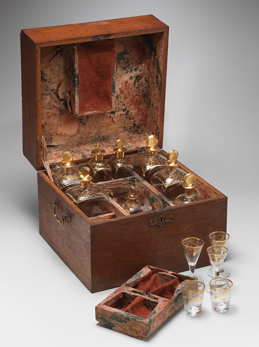 Canteen with thirteen bottles and five wineglasses, Oak, glass, British