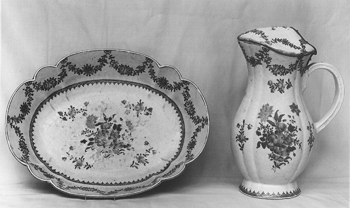 Ewer and basin, Hard-paste porcelain, Chinese, for European, probably French, market 