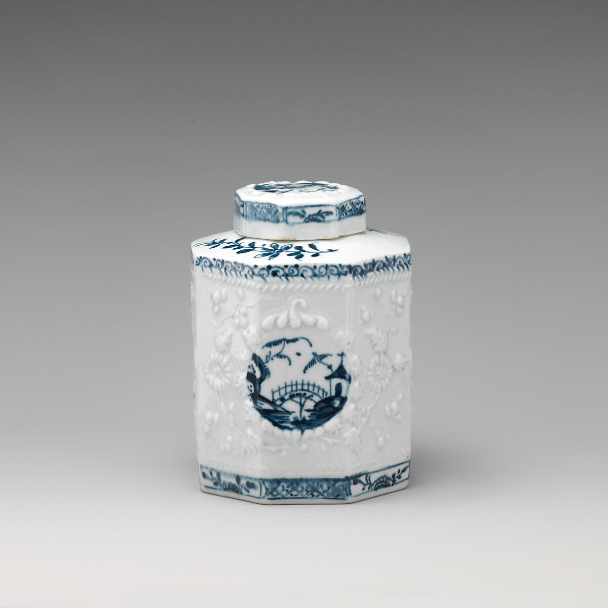 Tea caddy, Lowestoft (British, 1757–ca. 1803), Soft-paste porcelain with underglaze blue, British, Lowestoft
