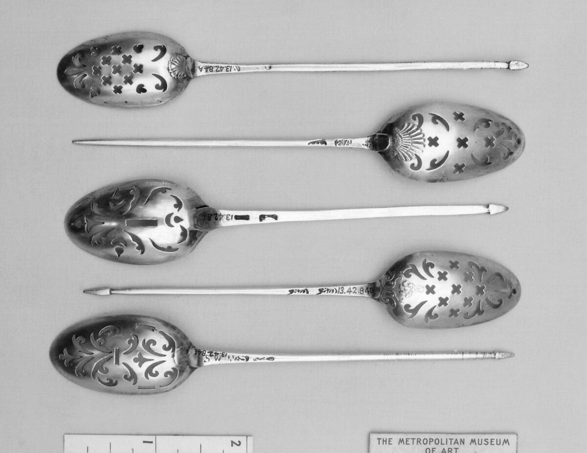 Strainer spoon, British