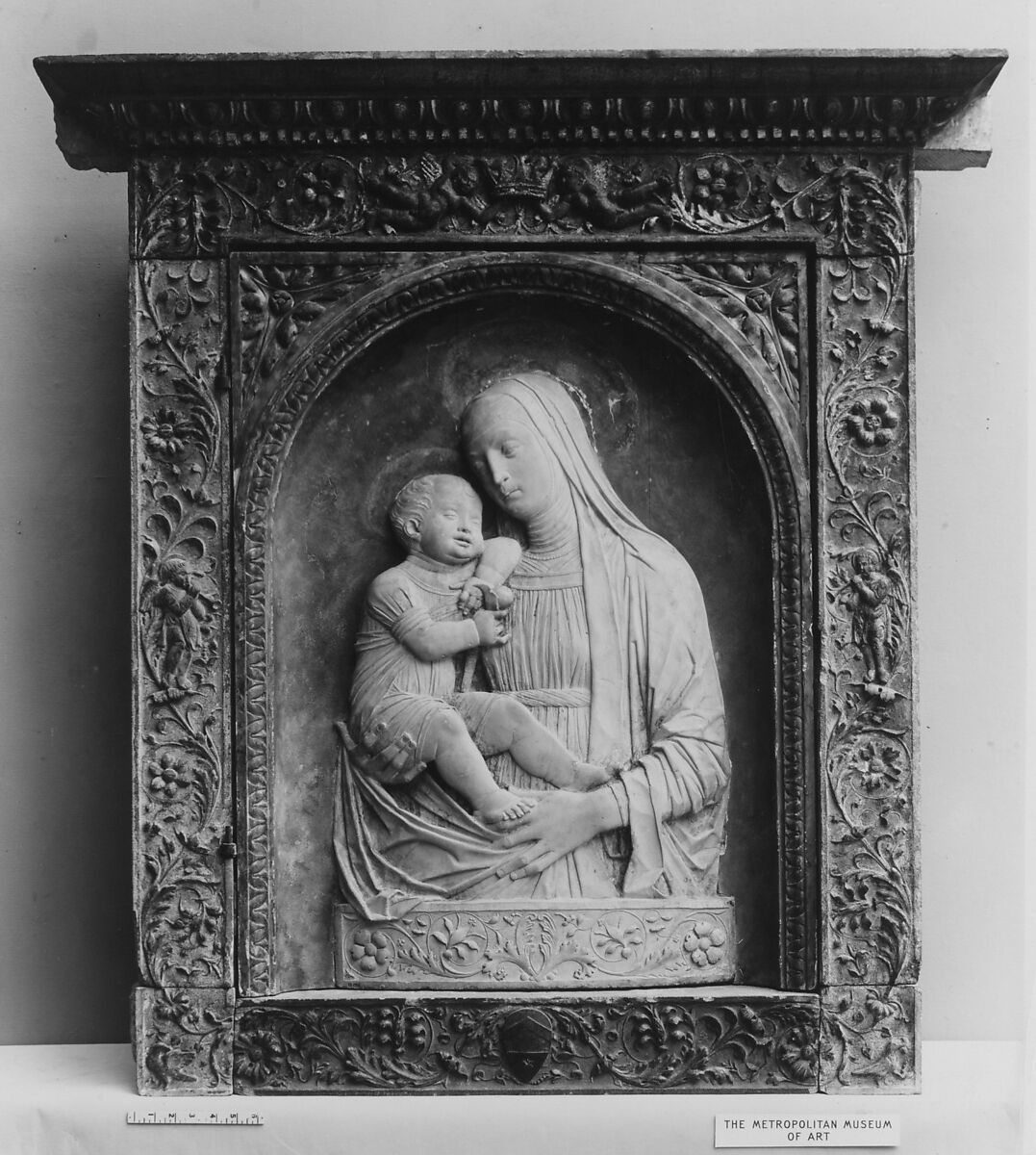 Madonna and Child, Pietro Lombardo (or Pietro di Martino da Carona) (Italian, Carona, Lombardy ca. 1435–1515 Venice), Relief: stone, traces of gilding; Frame: stone painted blue and gilded in parts, Italian, Venice