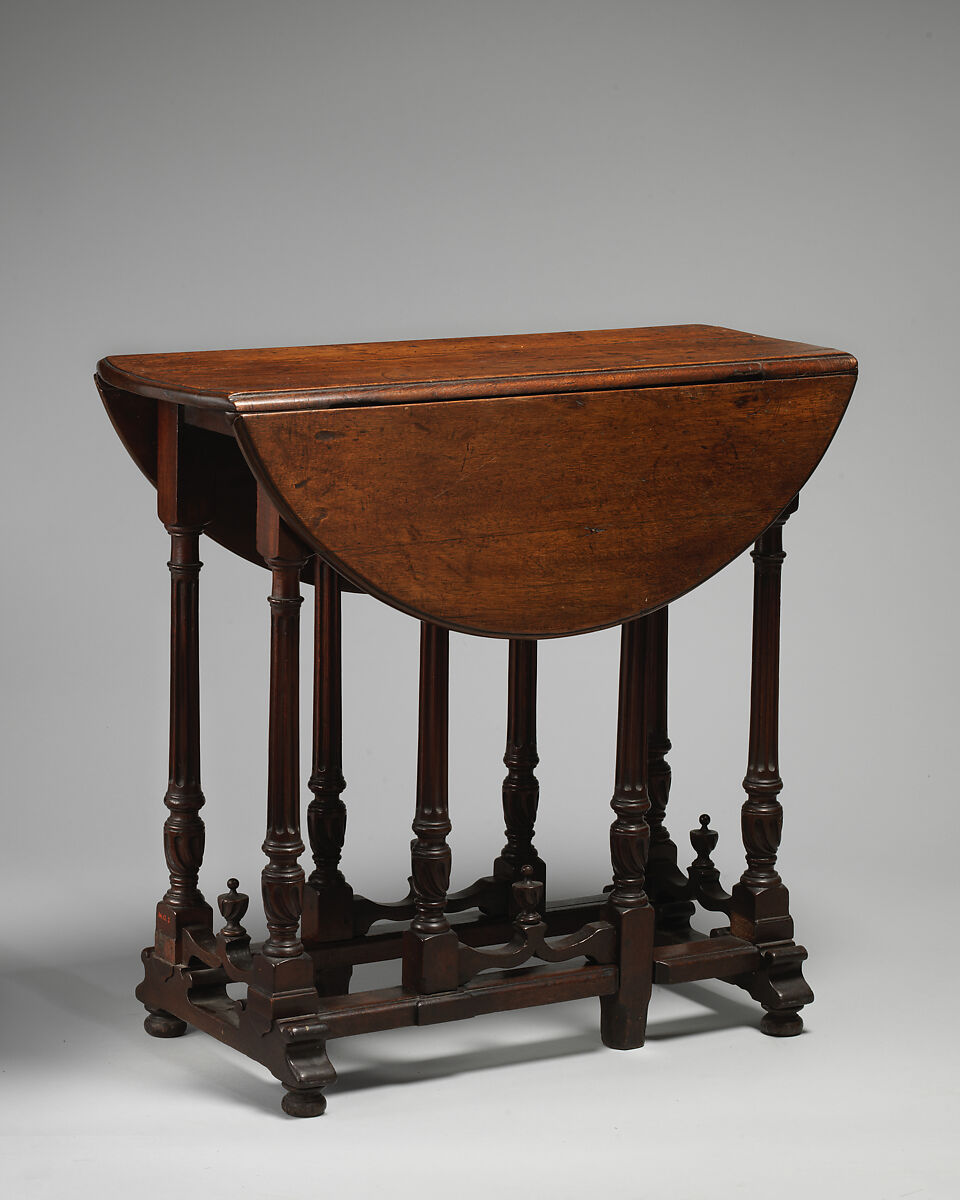 Gateleg table, Walnut, British 