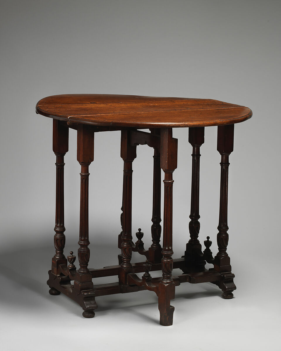 Gateleg table, Walnut, British
