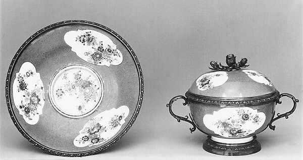 Bowl with cover and stand, Porcelain by Meissen Manufactory (German, 1710–present), Silver, hard-paste porcelain, German, Meissen with French, Paris mounts 