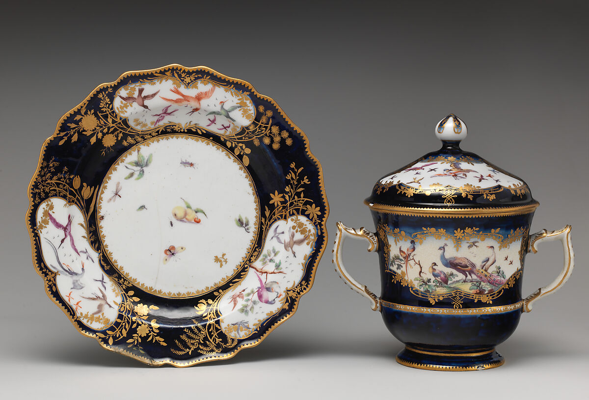 Two-handled bowl with cover, Chelsea Porcelain Manufactory (British, 1744–1784), Soft-paste porcelain, British, Chelsea 
