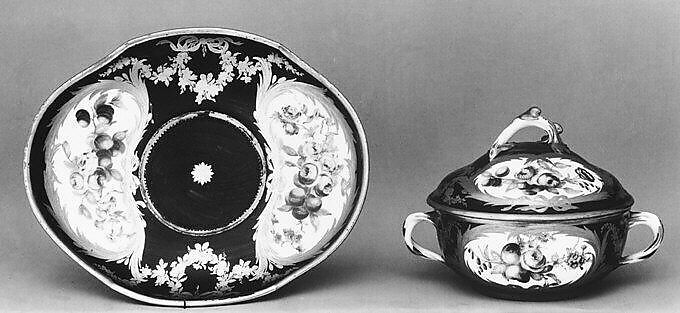 Bowl with cover and stand (écuelle ronde tournée et plateau ovale), Sèvres Manufactory (French, 1740–present), Soft-paste porcelain, French, Sèvres 