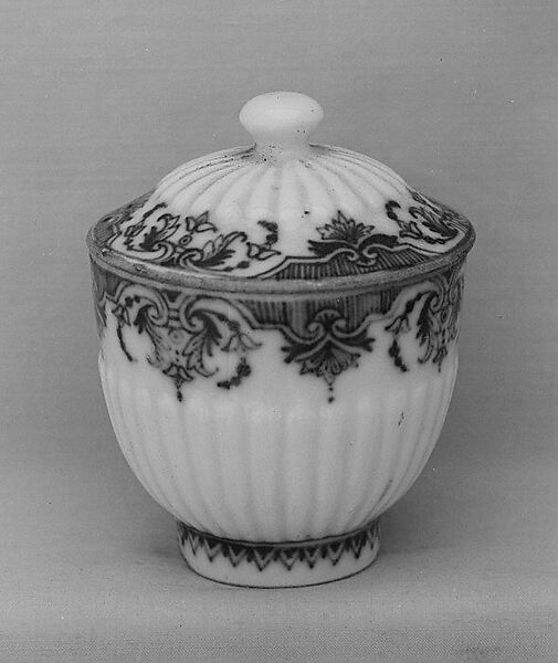 Jar with cover, Hard-paste porcelain, Continental European 