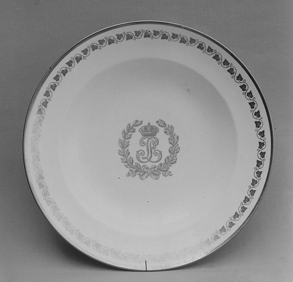 Soup plate, Sèvres Manufactory (French, 1740–present), Soft-paste porcelain, French, Sèvres 
