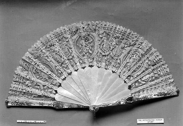 Fan, Mother-of-pearl, gold, silver, ivory, diamonds and lace, Belgian, Brussels with French sticks 