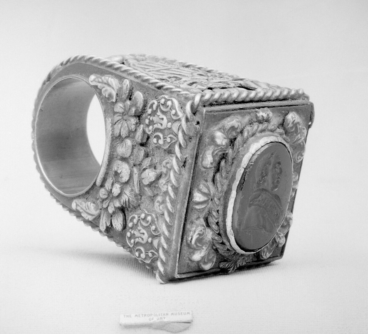 Ring with Pontifical seal, Silver, Italian 