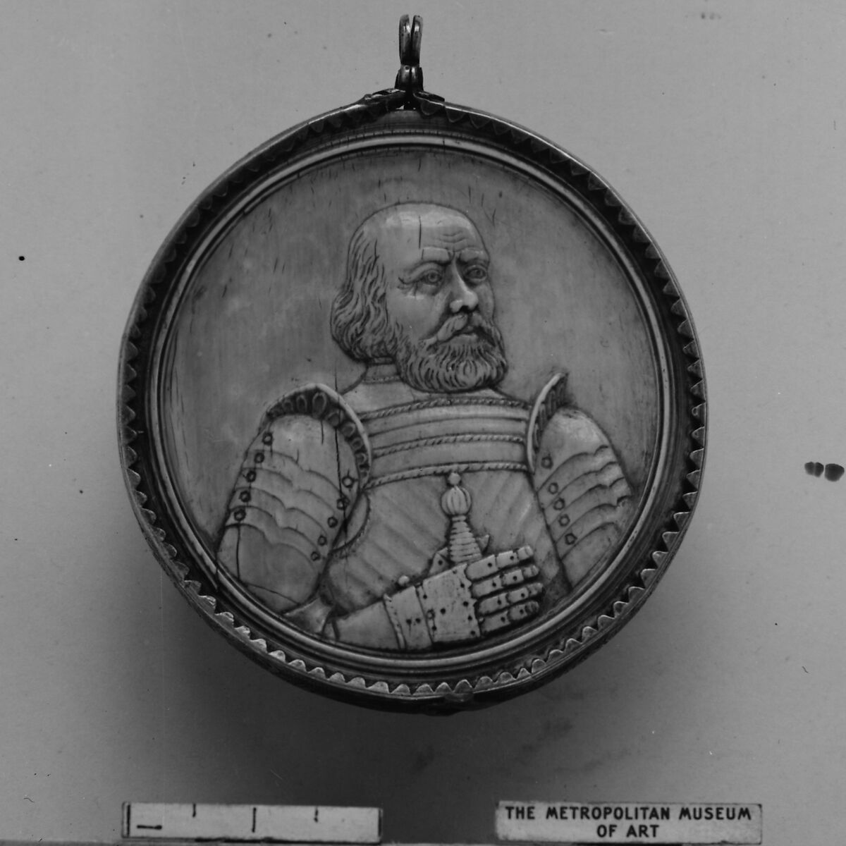 Medallion with portrait of Goetz von Berlichlingen and arms of Berlichlingen, Ivory; frame: silver, German 