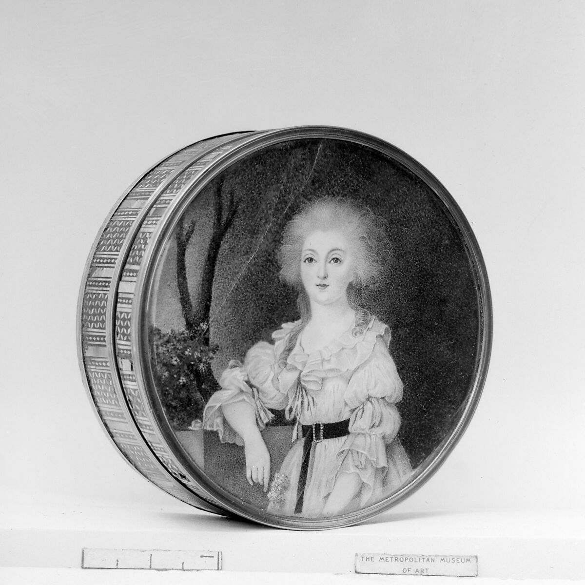 Box with portrait of a woman, Mother-of-pearl, composition, tortoiseshell, gold; ivory, French, Paris 