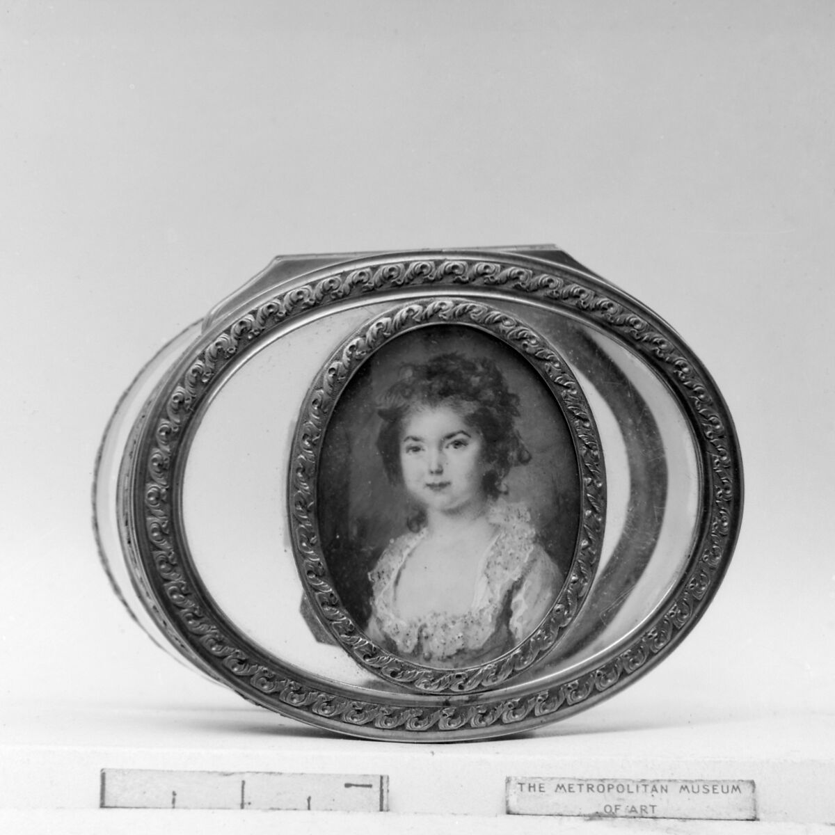 Box with portrait of a young girl with the initials DE, Miniature attributed to Pierre-Adolphe Hall (Swedish (active Paris), 1739–1793), Glass, gold; ivory laid on card, French, Paris 