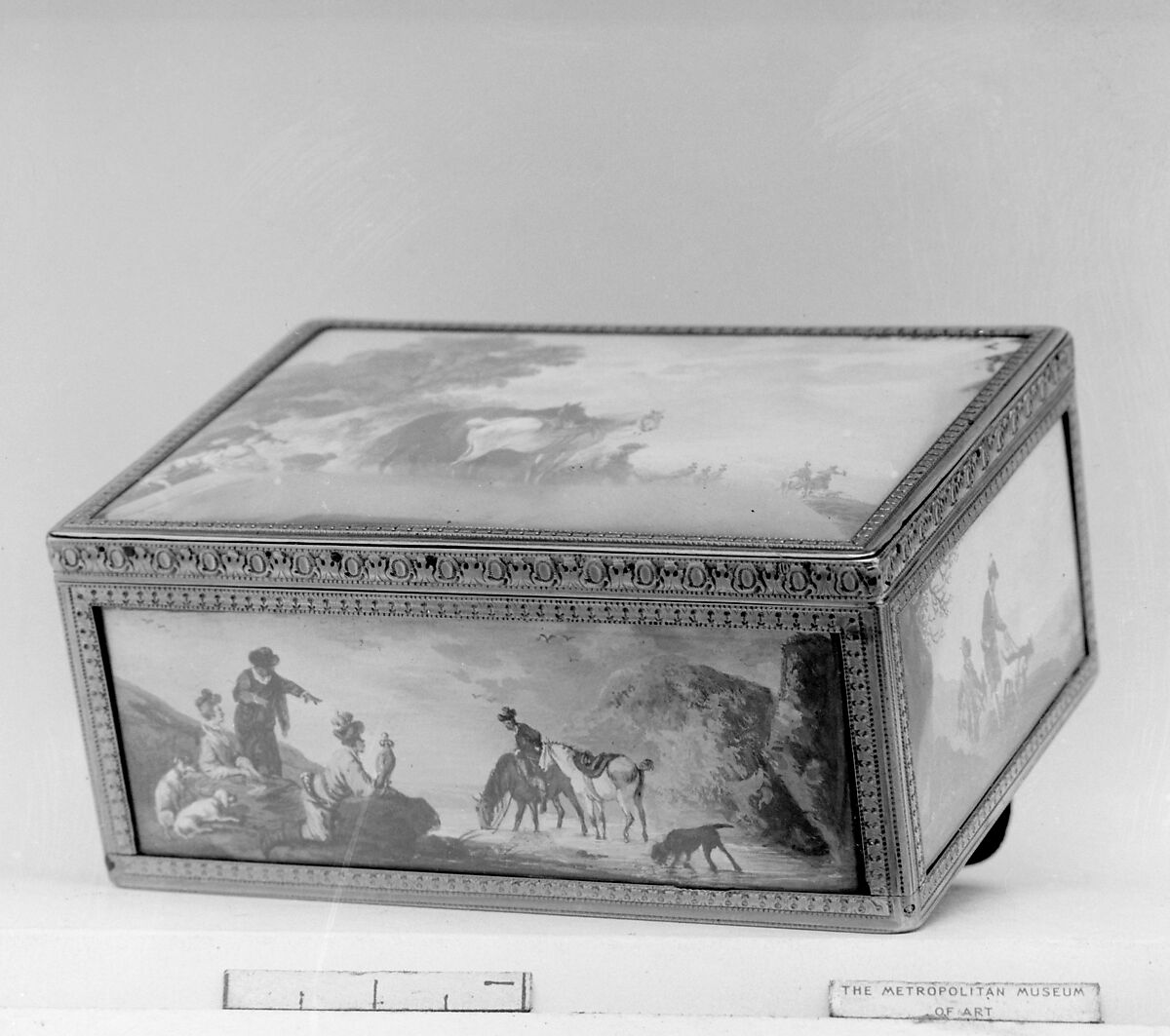 Snuffbox with hunting scenes, J.D., Gold; paper, French, Paris 