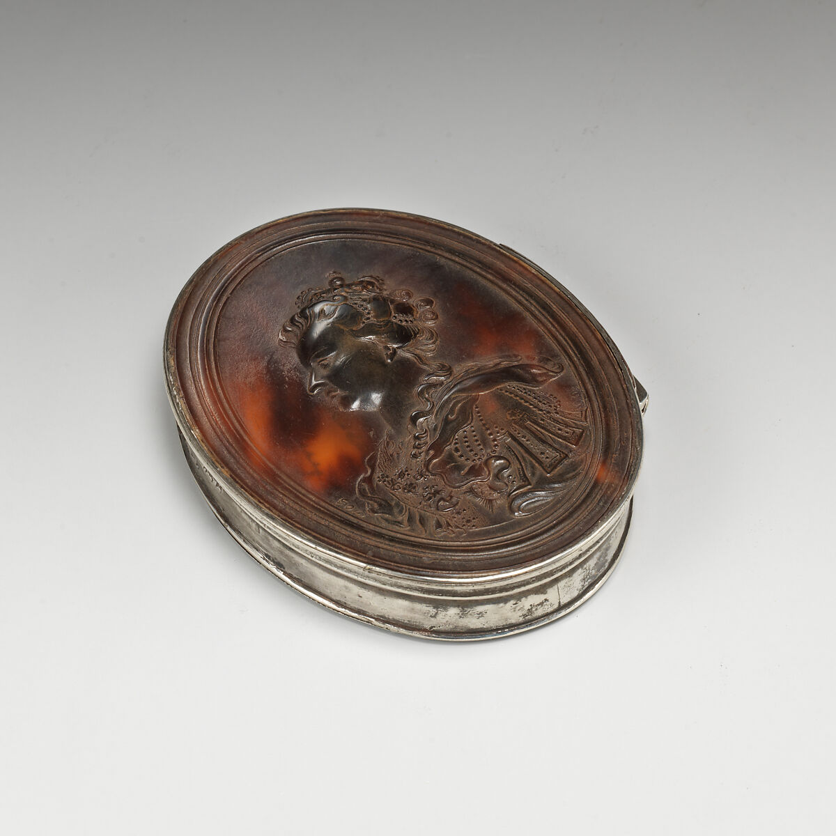 Snuffbox, John Obrisset (British, active London, 1705–28), Tortoiseshell, silver, British, London 