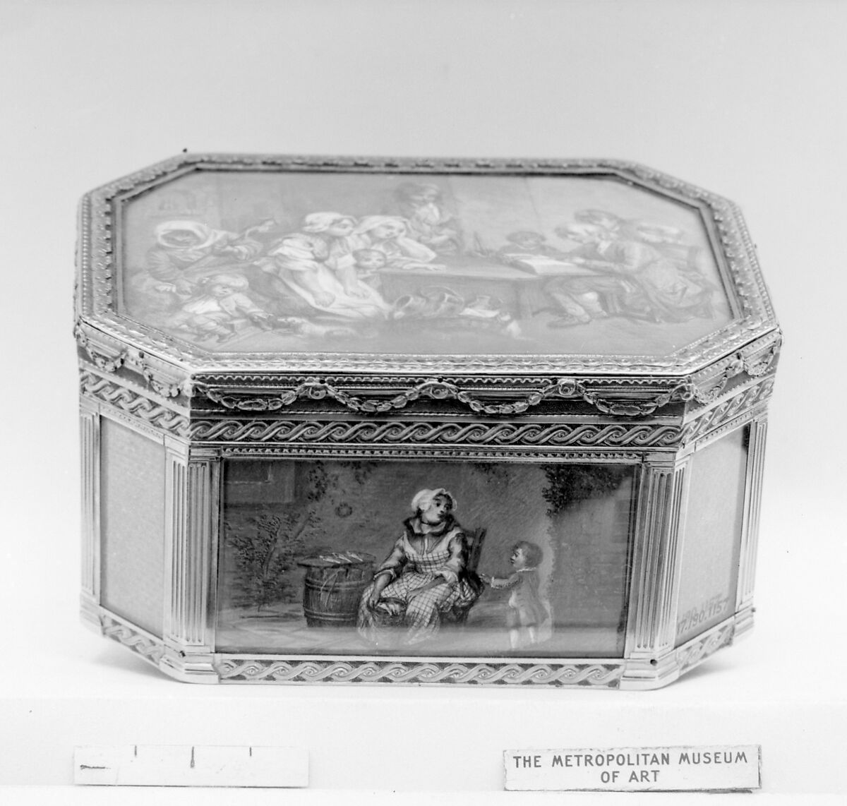 Snuffbox with household scenes, Jean-Joseph Barrière (French, apprenticed 1750, master 1763, active 1793), Gold, French, Paris 
