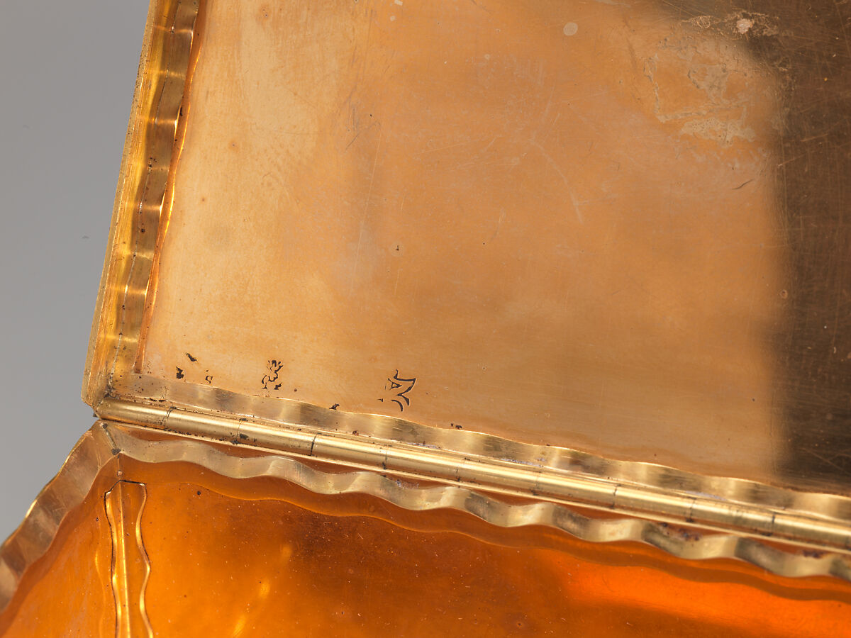 Snuffbox, Jean Ducrollay (French, born 1709, master 1734, recorded 1760), Gold, lacquer, enamel, French, Paris