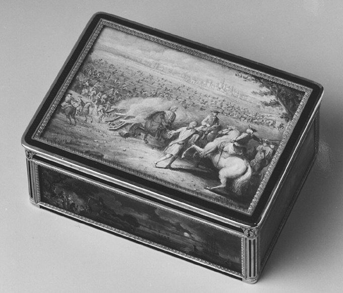 Snuffbox with four maritime scenes; Louis XIV crossing the Rhine in 1672, Adrien Jean Maximilien Vachette (French, Cauffry 1753–1839 Paris), Gold, enamel, French, Paris