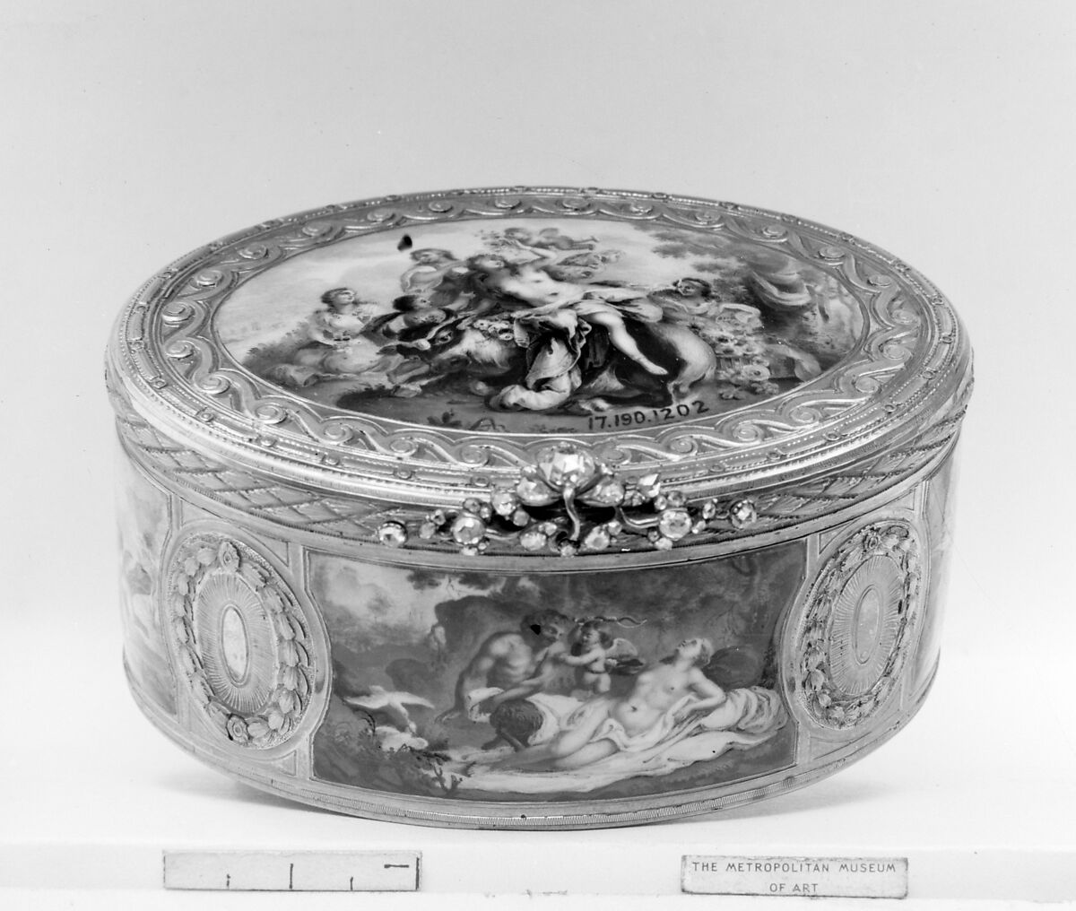 Snuffbox with mythological scenes, Gold, enamel, diamonds, French or German 