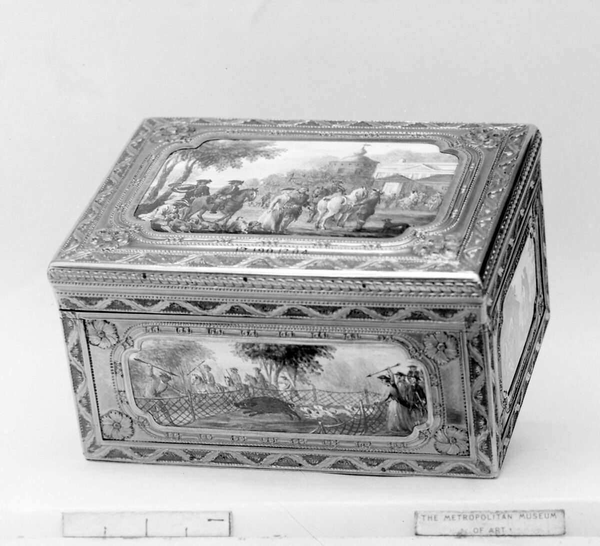 Snuffbox with hunting scene, Gold, enamel, French, Paris 