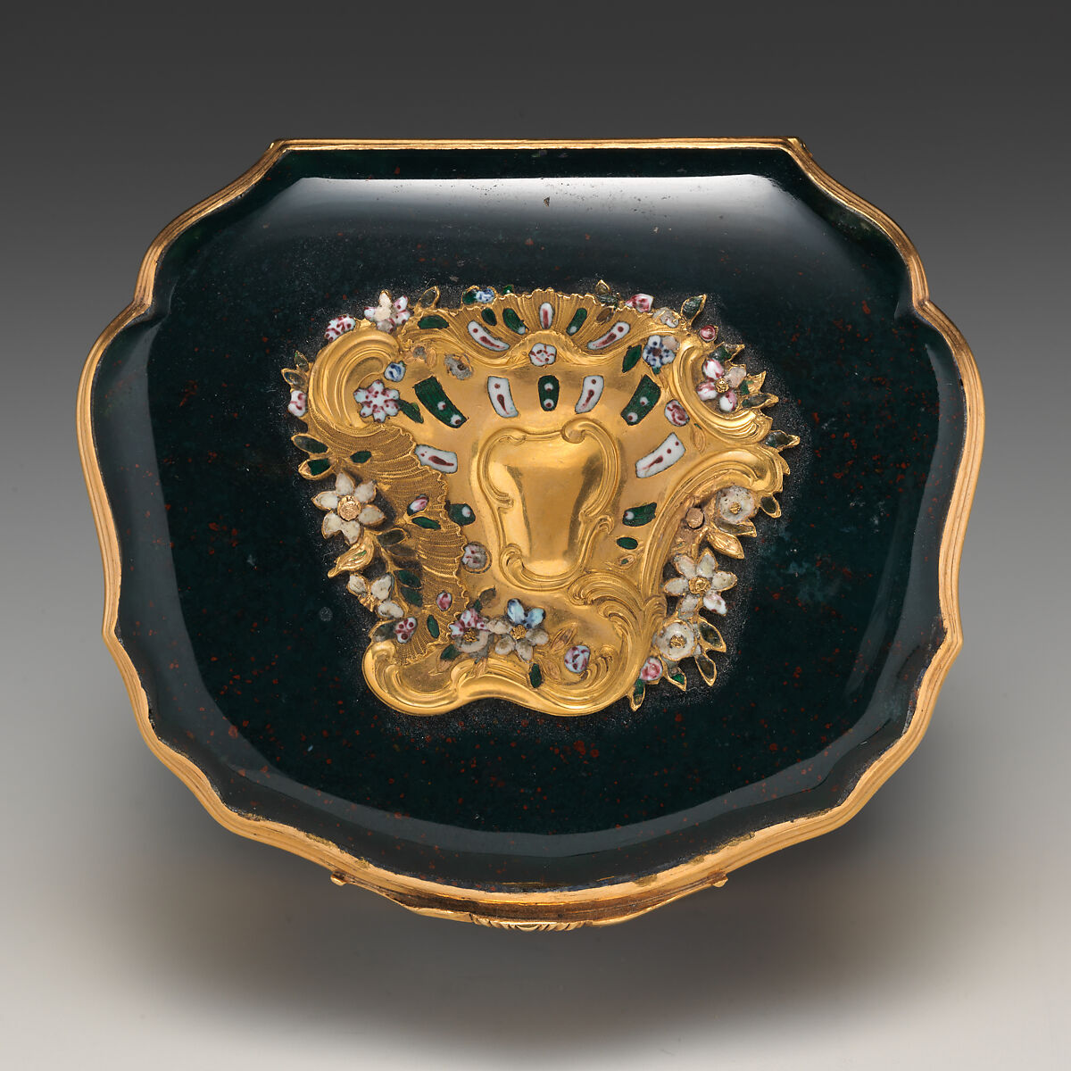 Snuffbox, Gold, heliotrope, enamel, possibly British