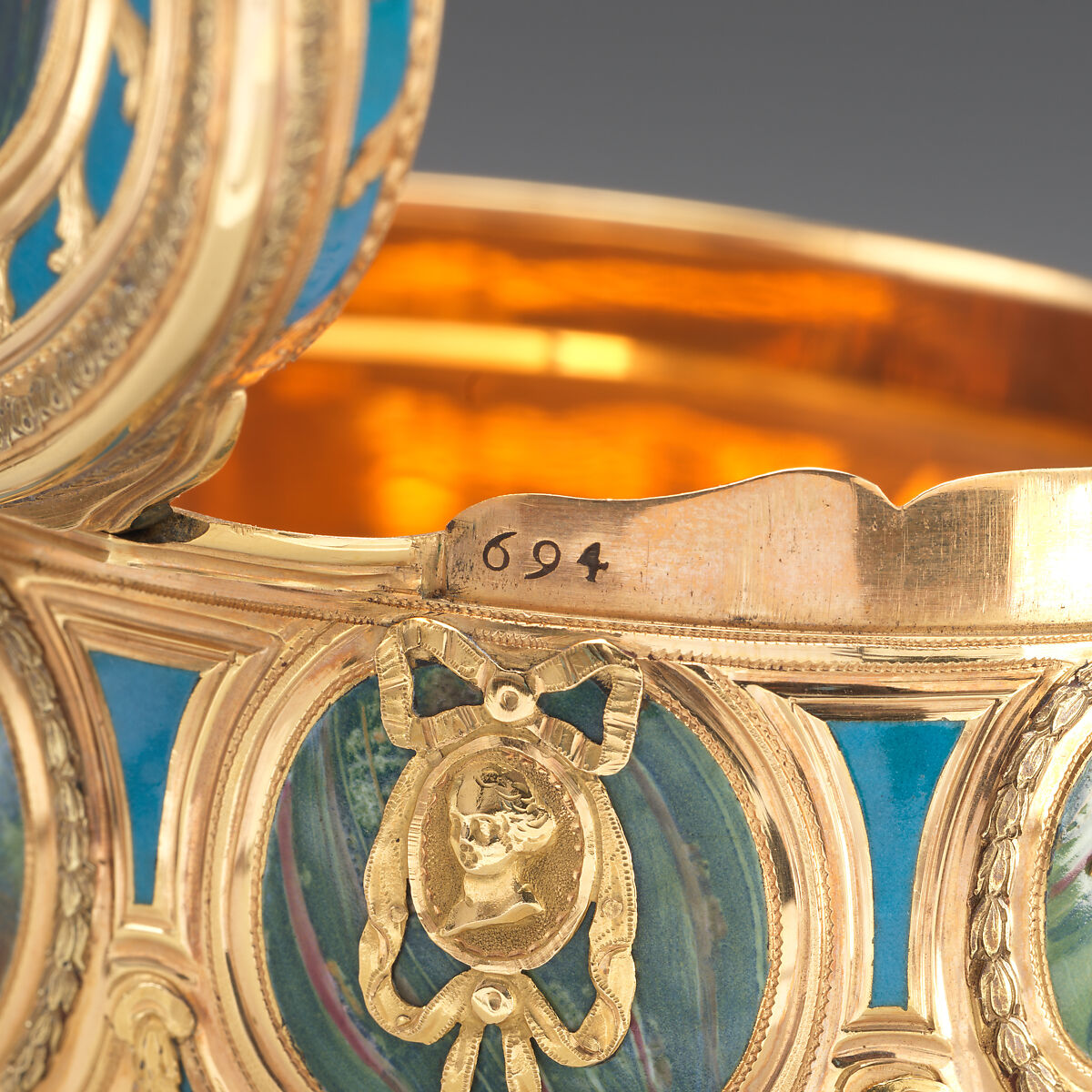 Snuffbox, Jean-Joseph Barrière (French, apprenticed 1750, master 1763, active 1793), Gold, enamel, French, Paris