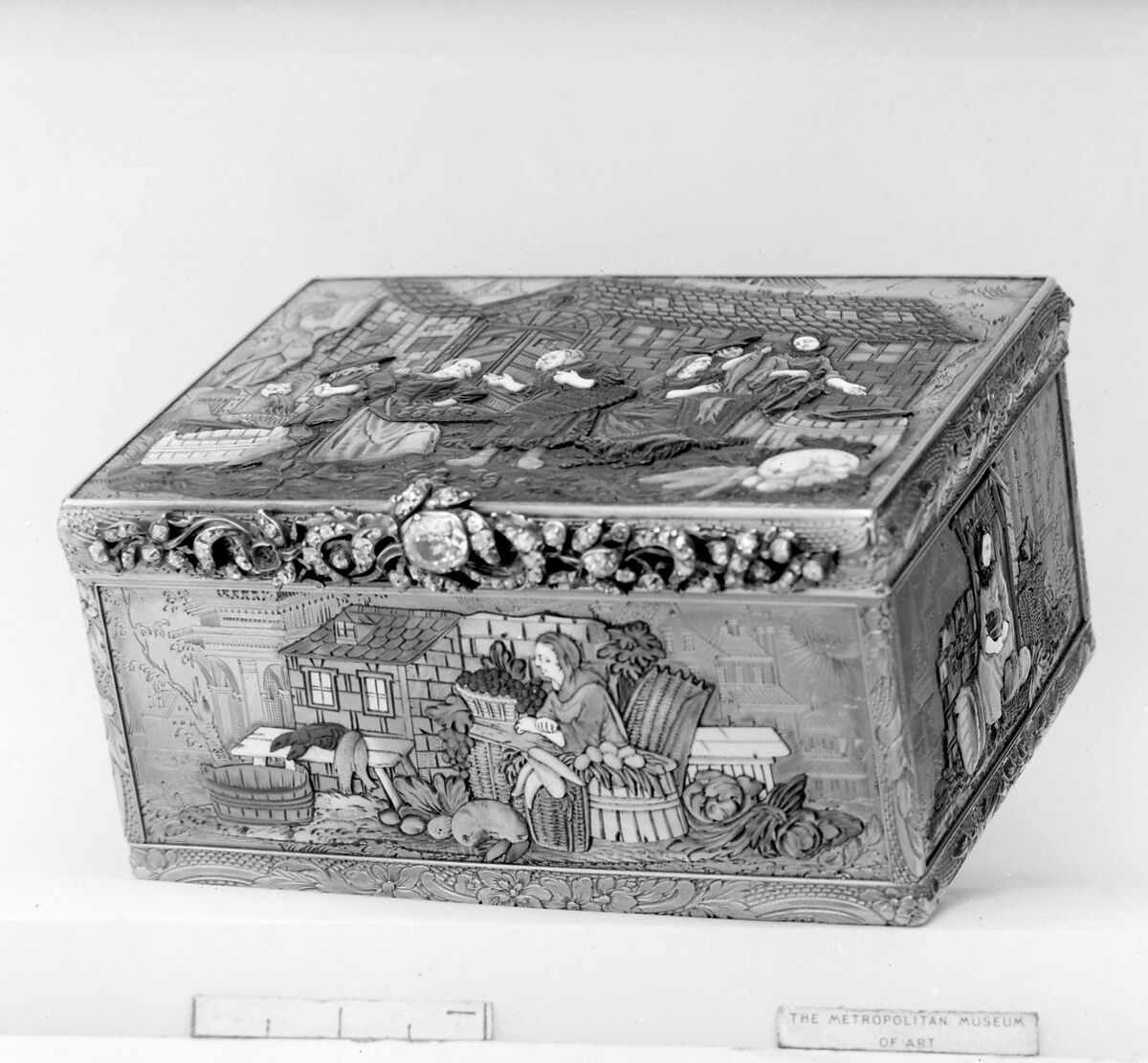 Snuffbox, Gold, mother-of-pearl, ivory, diamonds, possibly German 