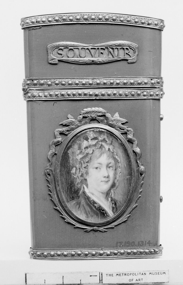 Souvenir with portrait of a woman, Gold, lacquer, silk; ivory, French, Paris 