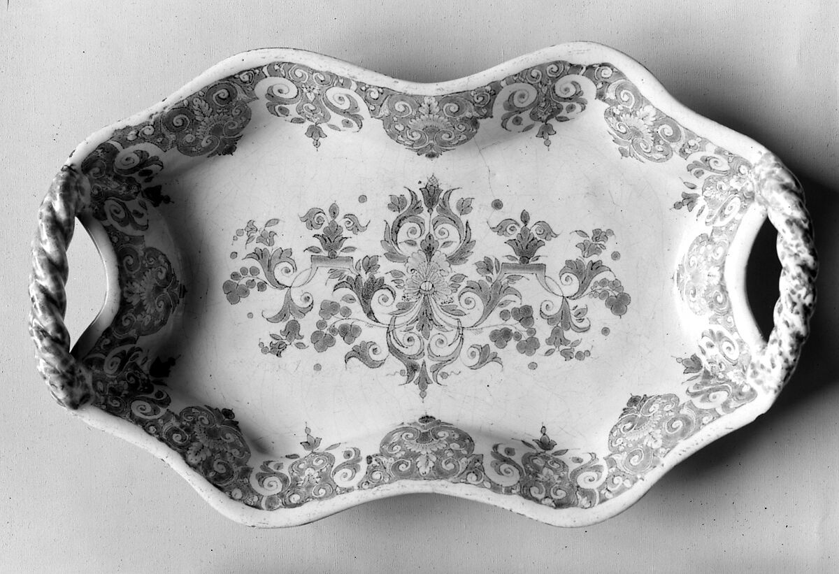 Dish, Faience (tin-glazed earthenware), French, Lille 