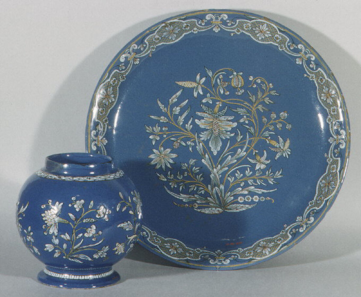 Dish on a low foot, Factory of Jean-Baptiste Guillibaud (working 1720–39), Faience (tin-glazed earthenware), French, Rouen