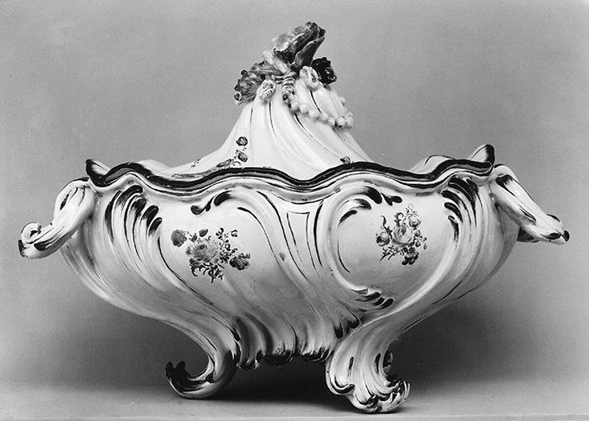 Tureen with cover (part of a set), Pierre Chapelle II (1684–1760), Faience (tin-glazed earthenware), French, Sceaux 