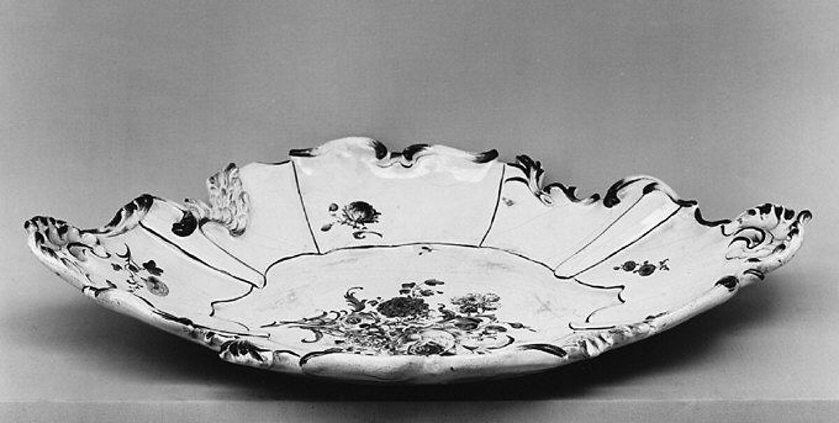 Tureen tray (part of a set), Factory of Pierre Chapelle II (1684–1760), Faience (tin-glazed earthenware), French, Sceaux 