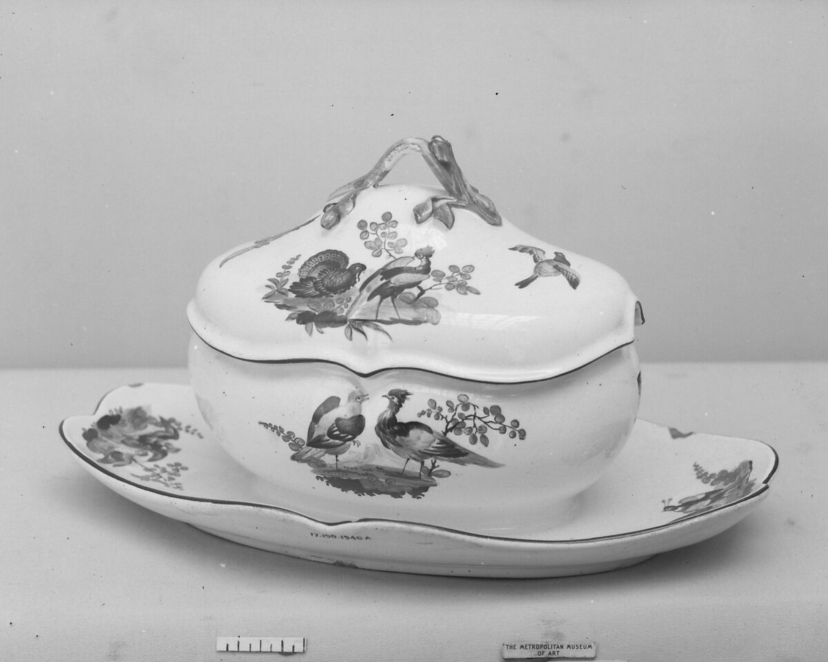 Sauce tureen, Possibly by Levavasseur (French), Faience (tin-glazed earthenware), French, Lunéville 