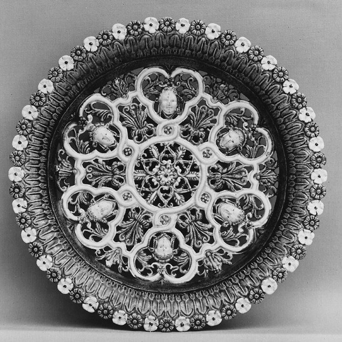 Dish, Manner of Bernard Palissy (French, Agen, Lot-et-Garonne 1510–1590 Paris), Lead-glazed earthenware, French 