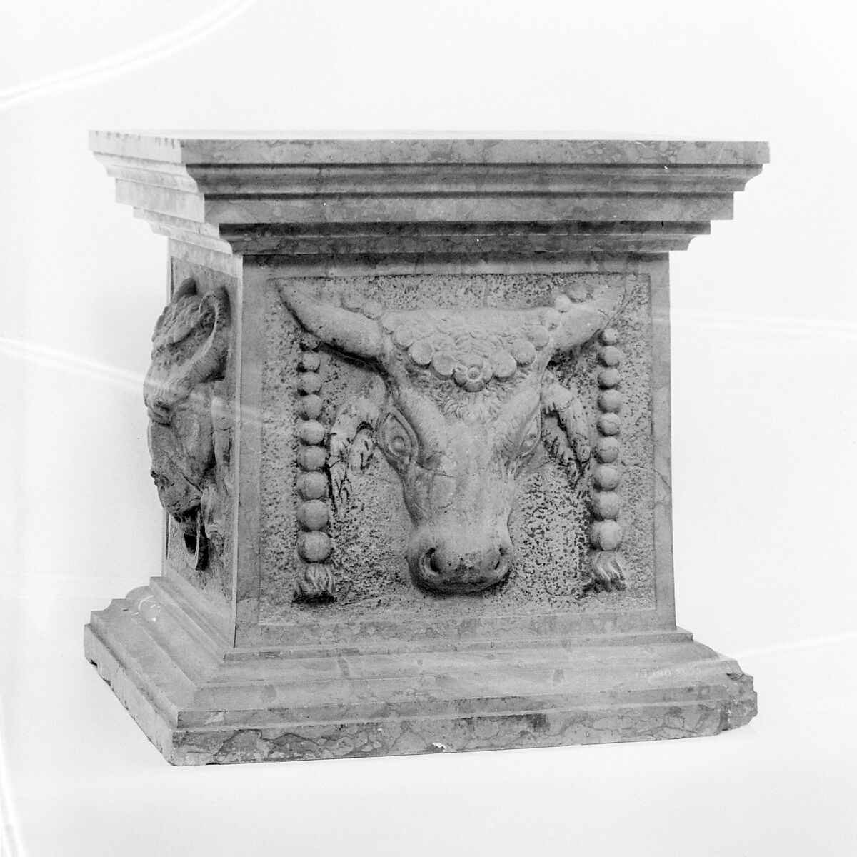 Pedestal, Yellow marble, Italian 