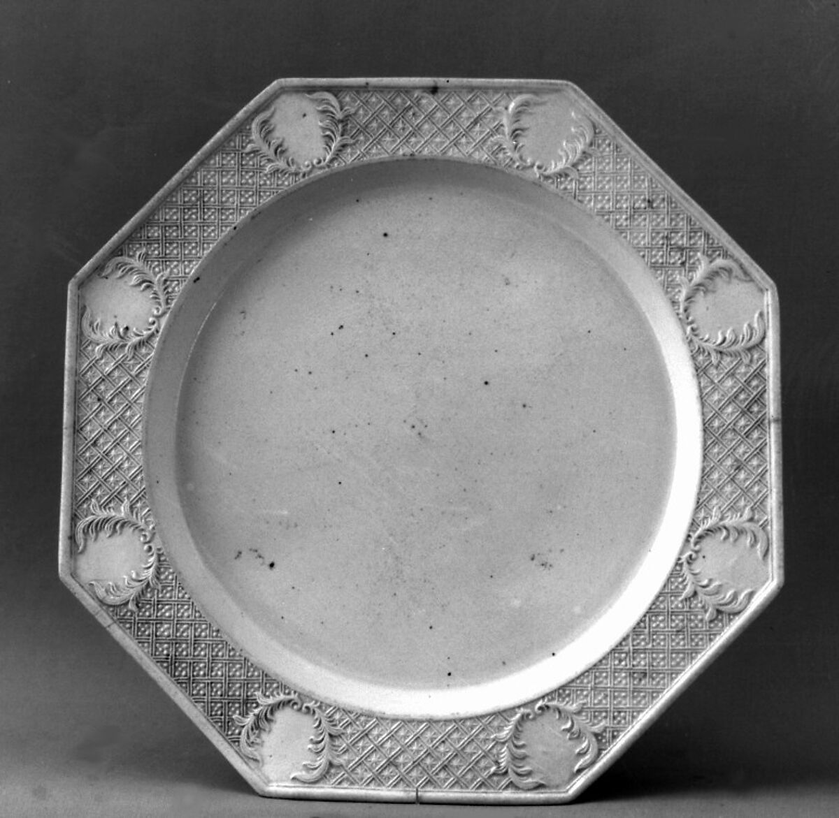 Platter, Salt-glazed stoneware, British, Staffordshire 