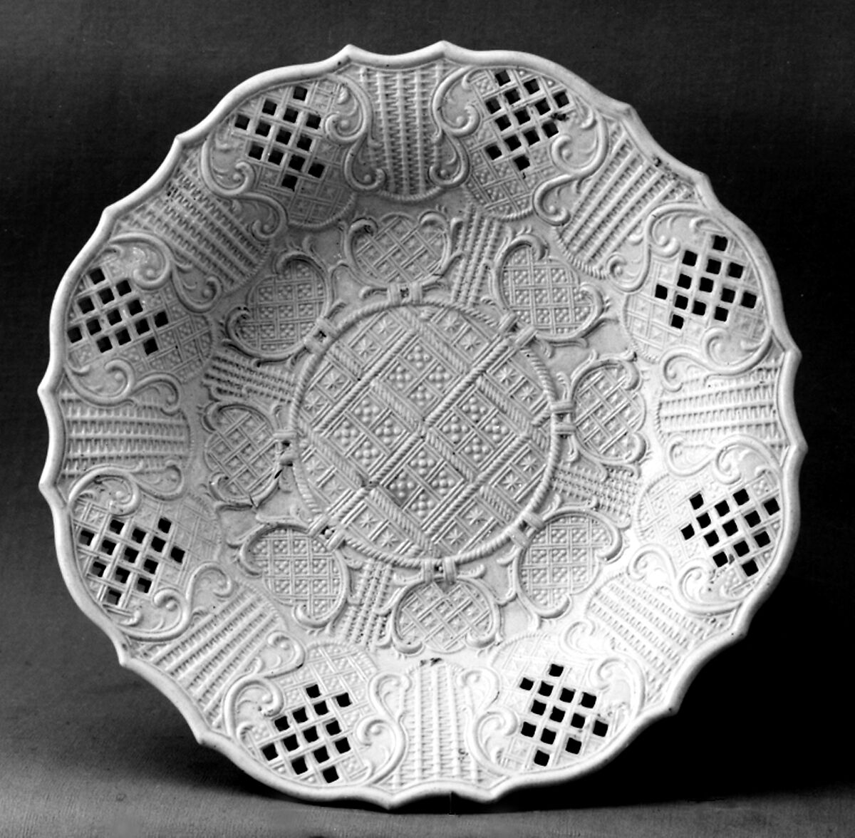 Dish, Salt-glazed stoneware, British, Staffordshire 