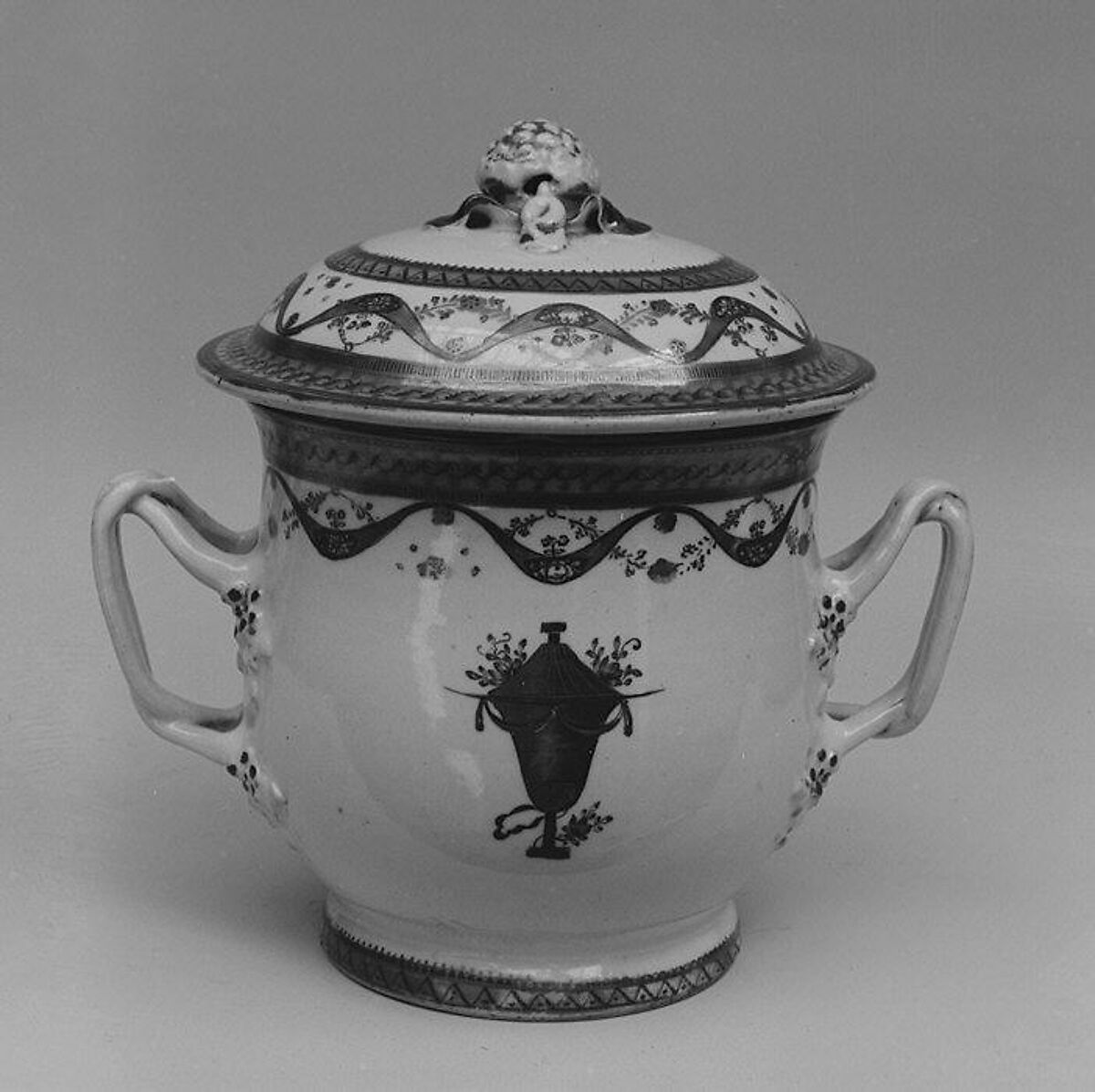 Sugar bowl with cover, Hard-paste porcelain, Chinese, probably for American market 
