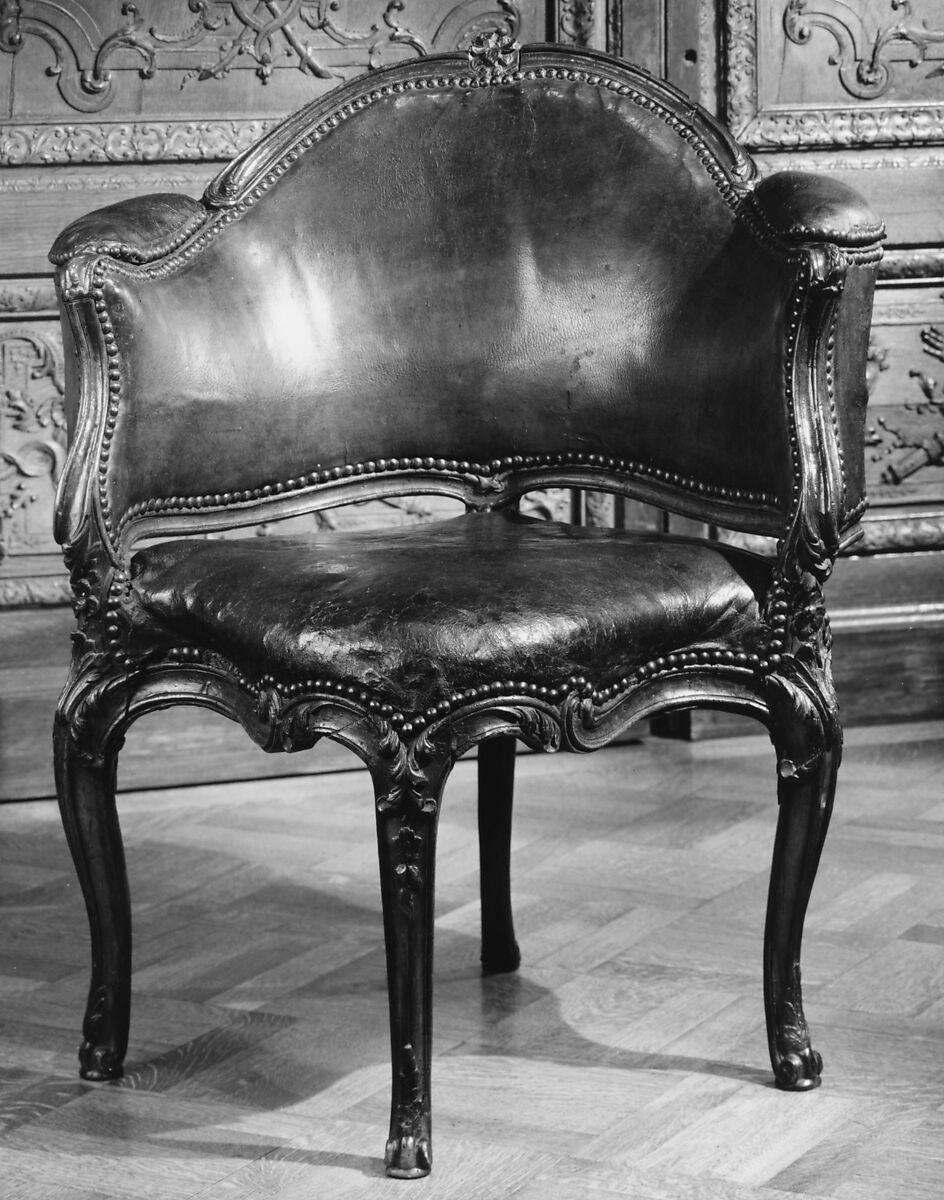 Desk chair (Fauteuil de bureau), Carved walnut; leather upholstery, brass nails, French