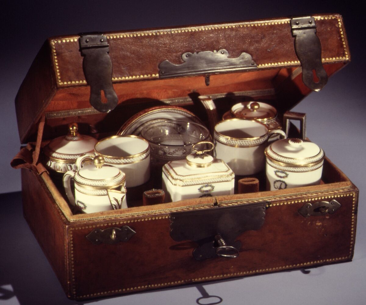 Teapot (part of a traveling tea service), Dihl et Guérhard (French, 1781–ca. 1824) (Manufacture de Monsieur Le Duc d’Angoulême, until 1789), Hard-paste porcelain, French, Paris