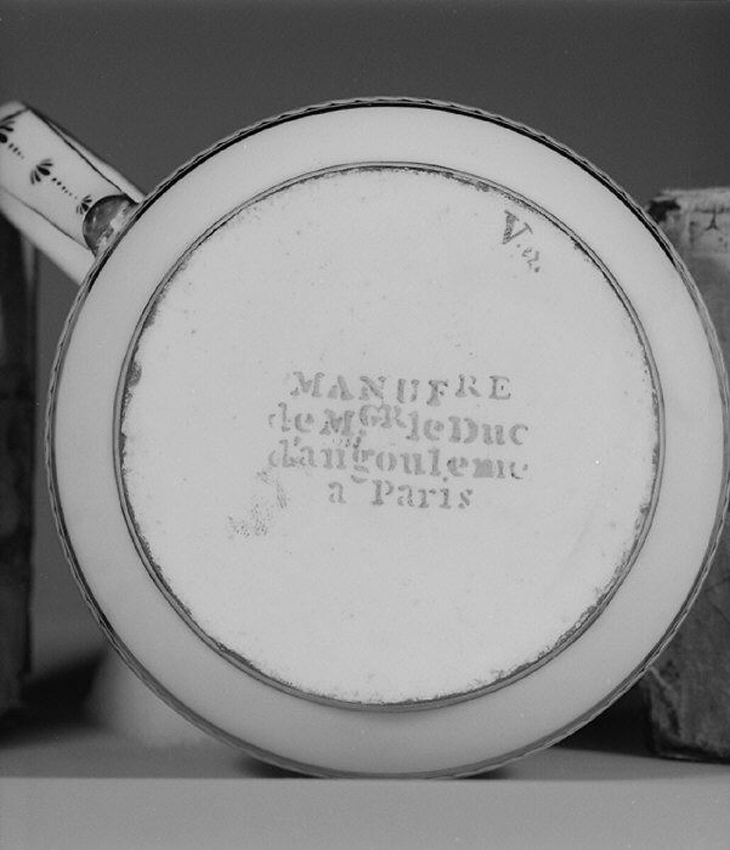 Milk jug with cover (part of a traveling tea service), Dihl et Guérhard (French, 1781–ca. 1824) (Manufacture de Monsieur Le Duc d’Angoulême, until 1789), Hard-paste porcelain, French, Paris
