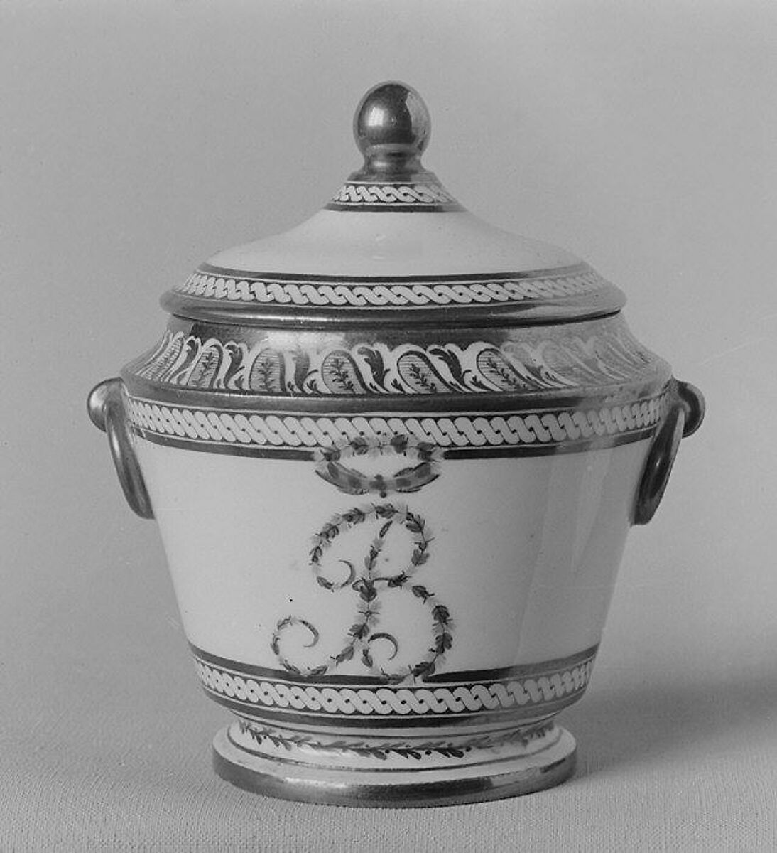 Sugar bowl with cover (part of a traveling tea service), Dihl et Guérhard (French, 1781–ca. 1824) (Manufacture de Monsieur Le Duc d’Angoulême, until 1789), Hard-paste porcelain, French, Paris